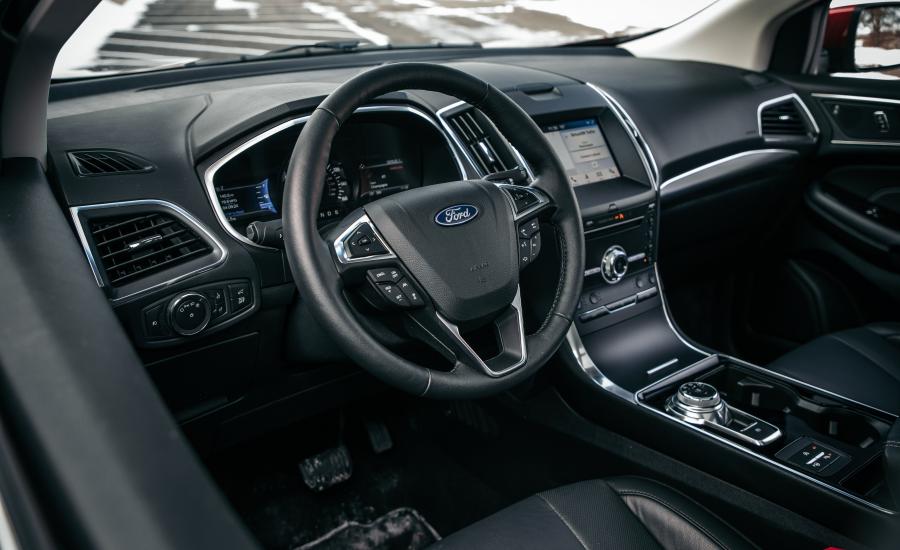 Интерьер Ford Edge Titanium 2018 года  (NA) (фото 17 из 29)